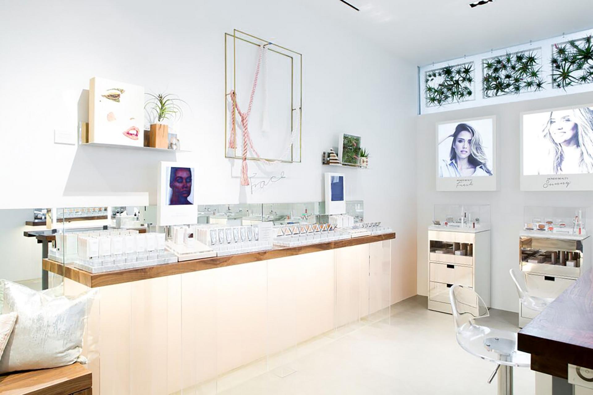 wkndlanews_honestbeauty_2048x2048